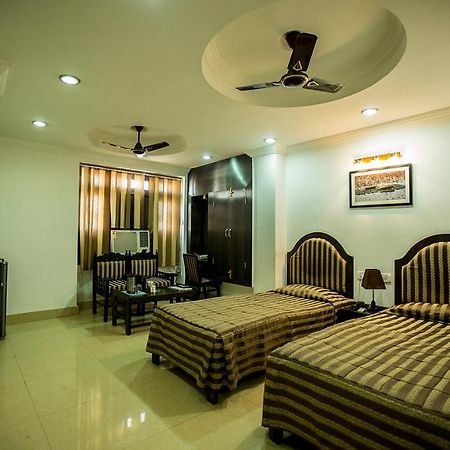 Deep Hotel Лакхнау Экстерьер фото