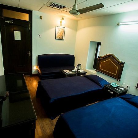Deep Hotel Лакхнау Экстерьер фото
