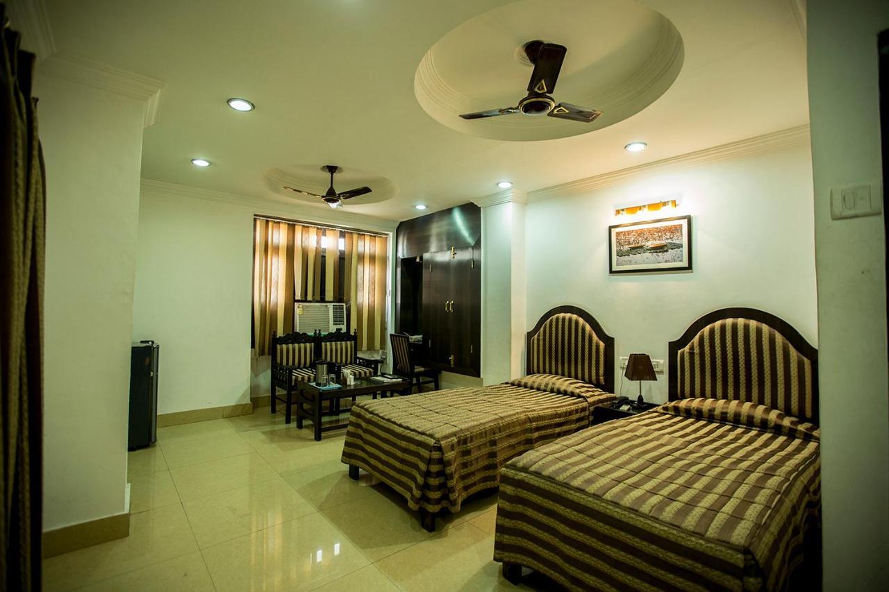 Deep Hotel Лакхнау Экстерьер фото