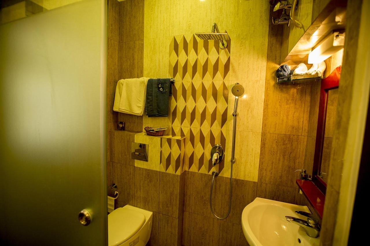 Deep Hotel Лакхнау Экстерьер фото