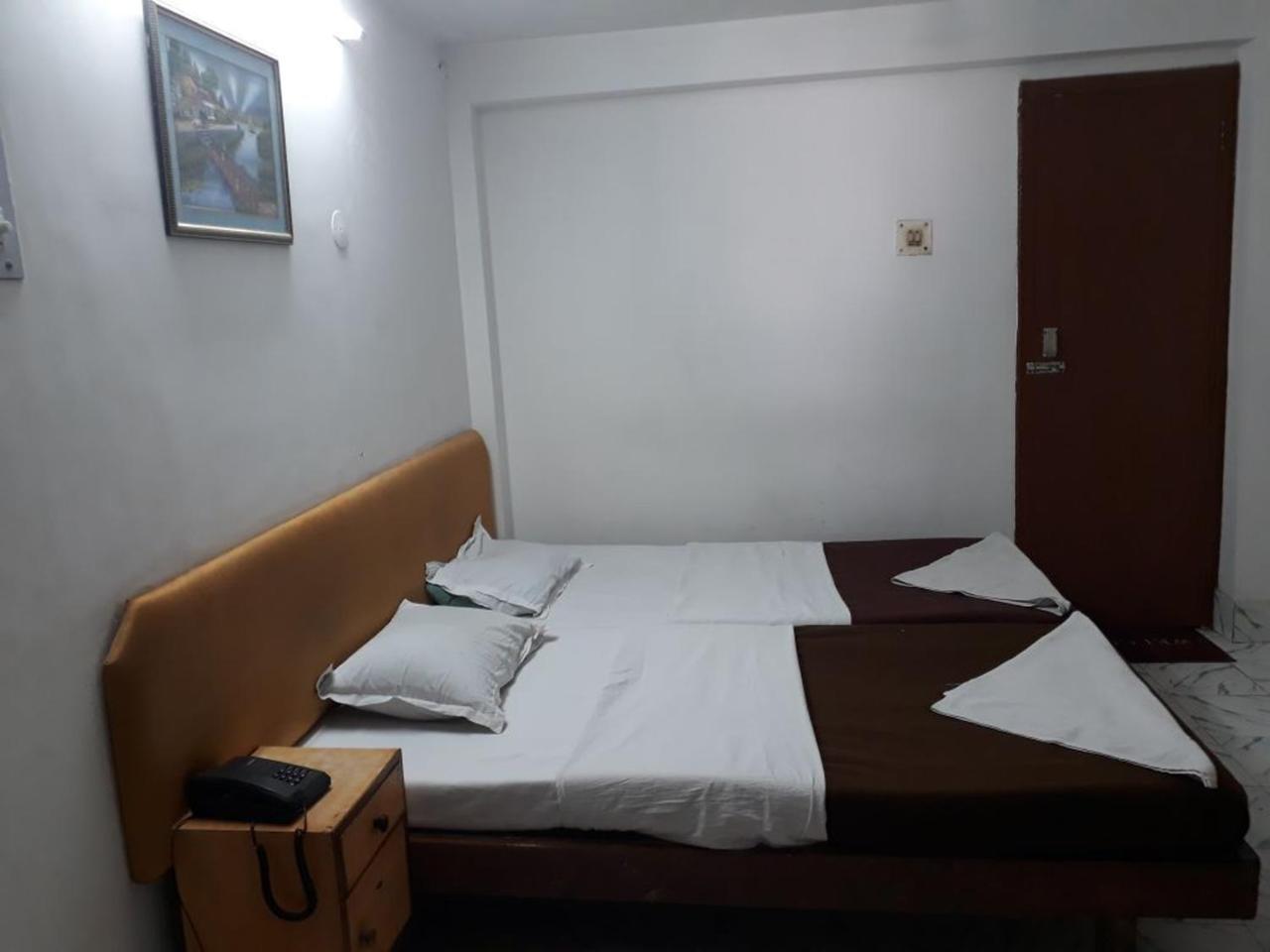 Deep Hotel Лакхнау Экстерьер фото