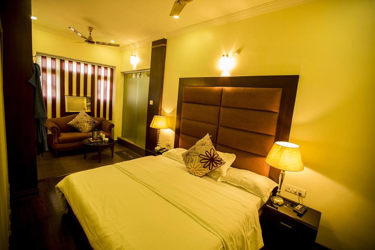 Deep Hotel Лакхнау Экстерьер фото