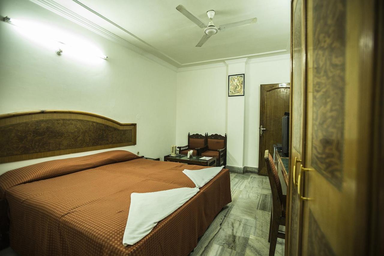 Deep Hotel Лакхнау Экстерьер фото