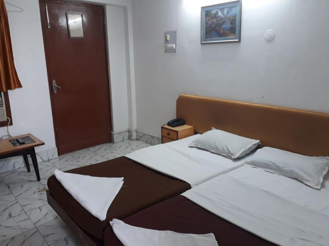 Deep Hotel Лакхнау Экстерьер фото